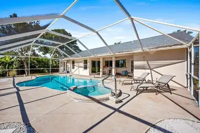 Image de Waterfront 3/2 Pool Home - Psl with Boat Lift
