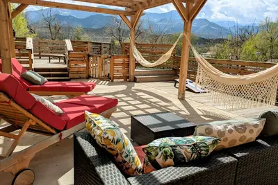 Image de Historic Charm Meets Modern Comfort in Old Colorado City