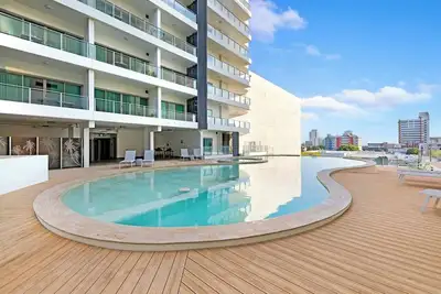 Image de Boutique Breeze A Poolside Retreat in the Cbd