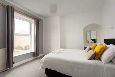 Image de Fabulous Victorian house with free parking-five minutes walk to the city centre.