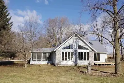 Image de Charming 3-bedroom house with Ac and WiFi at peaceful Wawasee Lake. Pet friendly
