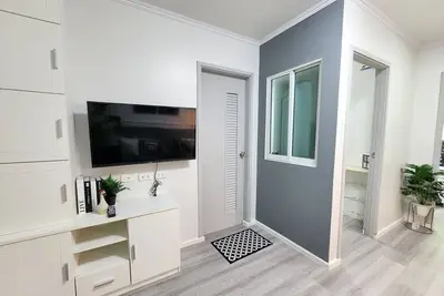 Image de 3-bedroom condo in fantastic location with Ac, fitness room. Enjoy
