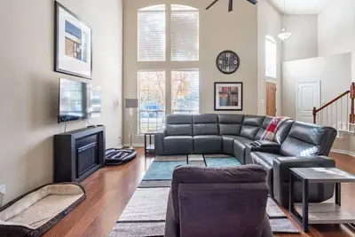 Image de Bright & Spacious 3br w/ Patio & Dog Yard, Minutes from Dfw Airport