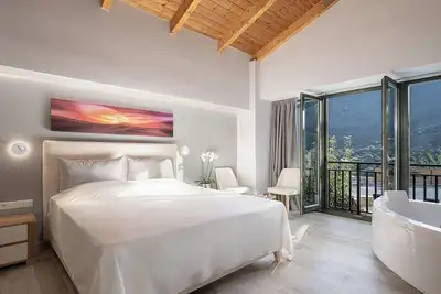 Image de Luxurious love nest with whirlpool and heated pool