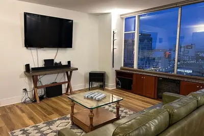 Image de Breathtaking Views on Riverwalk w/ Parking Options