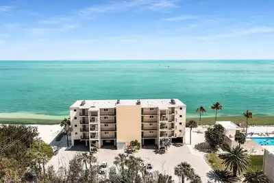 Image de Charming 2-bedroom condo with oceanfront views! !