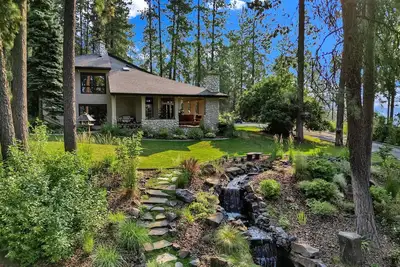 Image de Luxurious Mountain Retreat with lake views in Coeur d’ Alene, Idaho