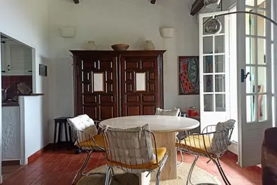 Image de Mas de charme, 2 chambres, jardin, vue d'exception sur la mer et les iles d'Or.