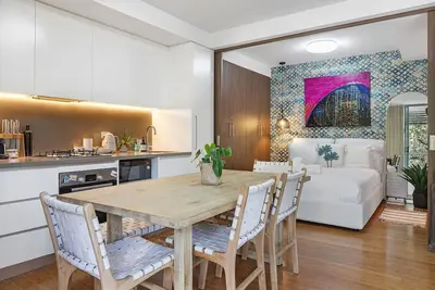 Image de Urban Oasis in Waterloo With Private Balcony
