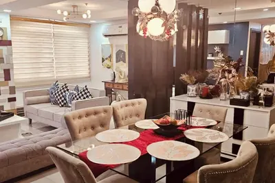 Image de 3 Bedroom Condo Unit Near Venice Piazza Mall in Bgc