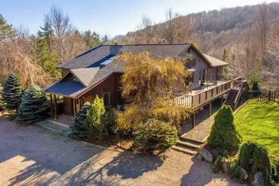 Image de Spacious and bright 6-bedroom house with Hot tub, Pool Table, sauna and A\/C