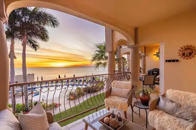 Image de Family Friendly Las Olas Oceanfront Remodeled 2br Steps to Surf, Sand & Dining!