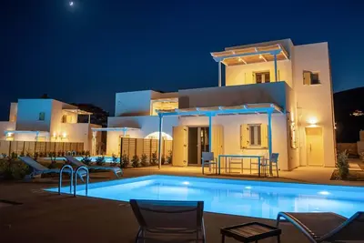 Image de Exquisite Paros Villa | Villa Solena | 1 Bedroom | Private Pool | Modern Design | Furnished Terrace | Ideal for Couples Getaway | Drios