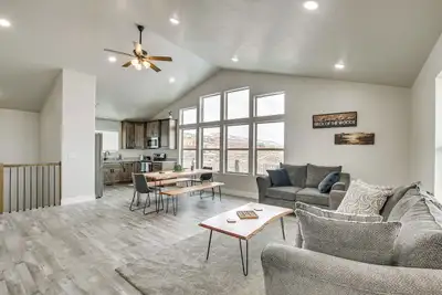 Image de 2 Mi to Bear Lake: Mtn-View Gem in Garden City
