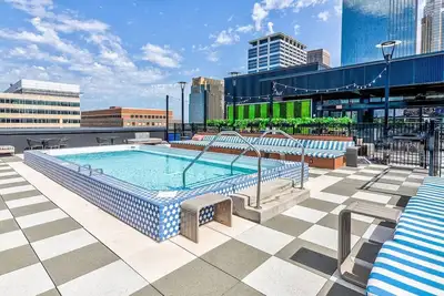 Image de Cw / 2br / Sky Lounge / Rooftop Pool / Gym / D