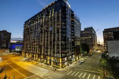 Image de Cw | 2br 1b | Sky Lounge | Rooftop Pool | Gym | U