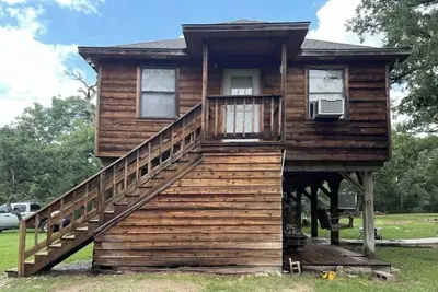 Image de Cozy 3-bedroom with 2 full bath cabin at Lake Somerville- Birch Creek