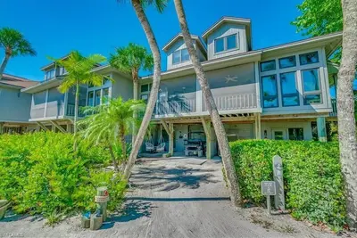 Fantastic Gorgeous Townhome! Up to 6 Guests +Plus Boat Dockage Avail!