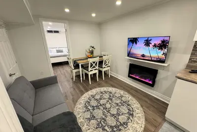 Image de Bsmt Apt, Separate Entrance, 1 Free Parking, Free Wifi, Ntflix / Prime included.