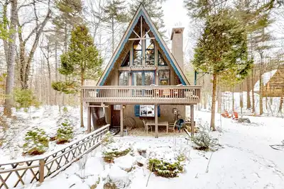 Image de Charming A frame with wood burning fireplace, wifi, close to lakes and slopes