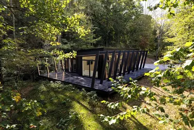 Image de Flora Springs, Modern 2-bedroom cottage nestled in away with cliff and creek side views