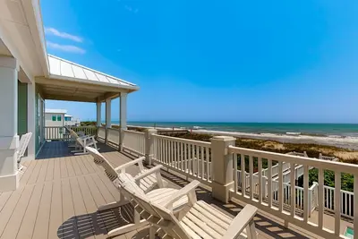 Image de Oceanfront home with direct beach access and movie room