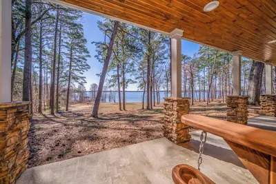 Image de Selah Lodge! Gorgeous Lakefront lodge on 170 Acres with 6 Bedrooms