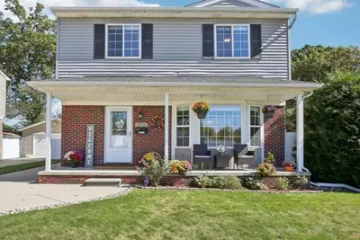 Image de Luxury Dream Home With 65''Tv, Gym, Massage Chair, Bbq Grill, Deck, Fenced Backyard