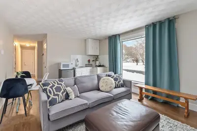 2 Beds Cozy Home in a Calm Neighborhood
