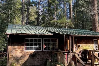 Image de Summer is here! Cozy cabin in Brightwood great fishing and biking close.