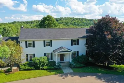 Image de Spacious 6-bedroom house with Ac, fitness room, pool, WiFi in charming Vestal