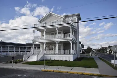 Image de Ocean Views! 3br Condo | 9-Min to Congress Hall