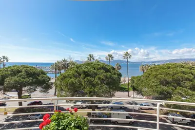 Image de Vue mer 95m2 Grande Terrasse Cannes Croisette.