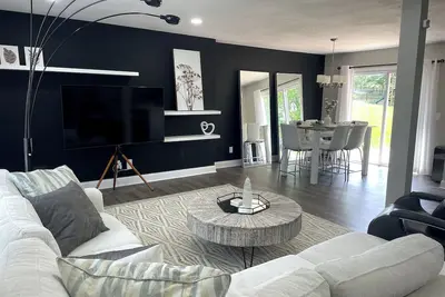Image de Euro 3King-Modern4Bdrm, Sleeps12-5 private spaces