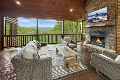 Image de Mountain Solace - Pet Friendly | Hot Tub | Shuffleboard and Arcade Games