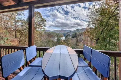 Image de Lakeview Lodge- Pet Friendly | Mtn and Lake Views | Pool Table