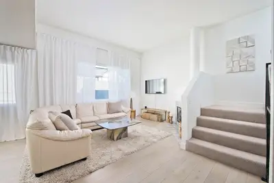 Image de Rooftop w\/ ocean views, 2 bedroom beach townhouse