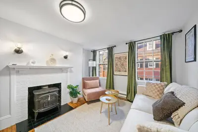 Image de Beacon Hill Escape: Balcony, Fast WiFi, Steps to Cafes, Boston Commons, Mgh & Historic Attractions!