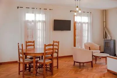 Image de Authenticité et Confort : Maison Traditionnelle Rénovée