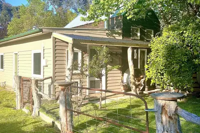 Image de Retro Dog Friendly Farm Cottage near Ocean Grove with pet donkeys! New listing!