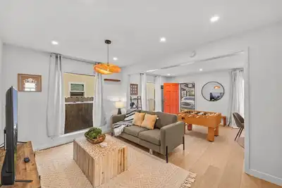 Image de Charming 2-Br Home 3-minute To Belmont Short - Free Parking/Wifi/Pet Friendly