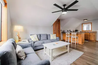 Image de The Nest: Downtown loft style: 2 bedroom: Sleeps 4