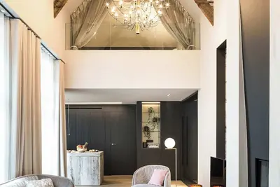 Image de Luxurious royal duplex suite with atrium views