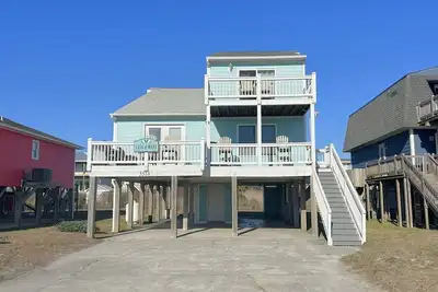Image de Beautiful 5br 2. 5ba House, 2nd Row, Ocean Views, Dog Friendly, Sleeps 10