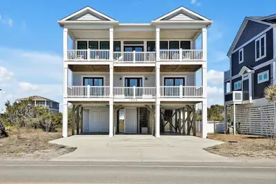 Image de Gorgeous 5br 3. 5ba House-2nd Row, Ocean Views, Elevator, Dog Friendly-Sleeps 13