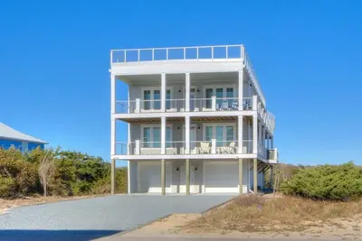Image de Gorgeous 5br 5. 5ba House, 2nd Row, Ocean Views, Rooftop Deck, Sleeps 14