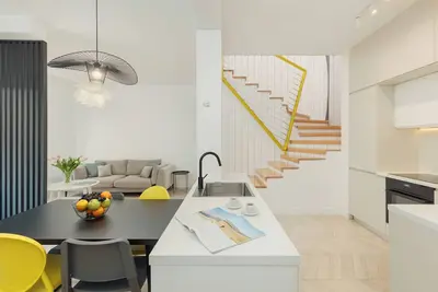 Image de Mosaic Penthouse Condo with Sea View