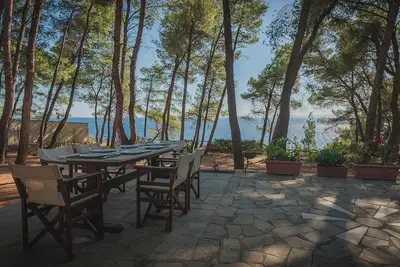 Squirrel Beach Front Villa, Metamorfosi