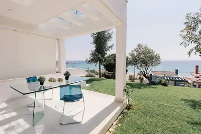 Borealis Beachfront Villa, Moudania