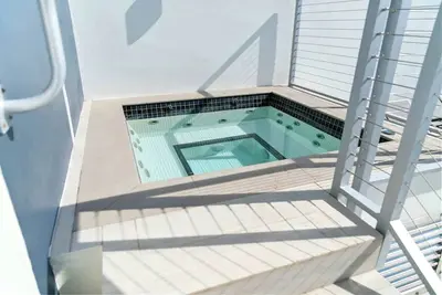 Image de 2br Ocean Penthouse: Private Terrace & Hot Tub